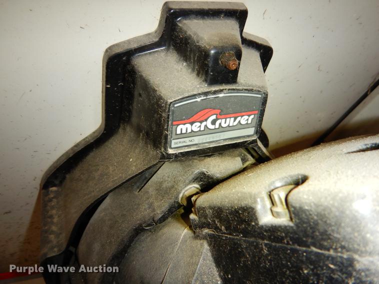 image for item EO9736 1986 Cobalt boat