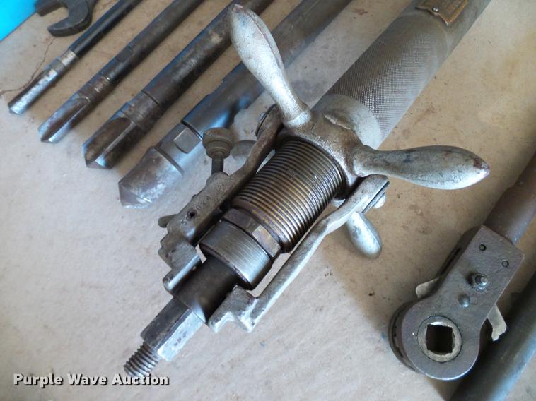 image for item EP9539 Mueller D-5 tapping machine