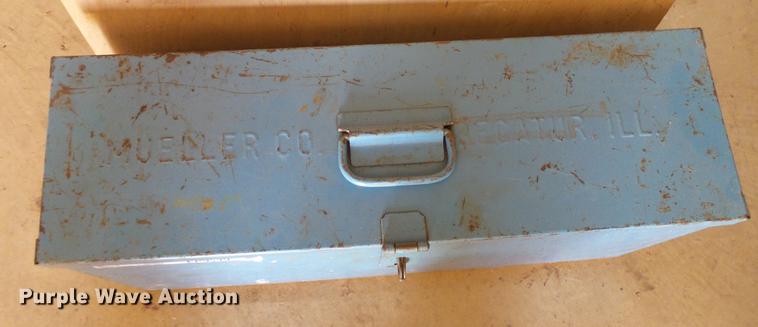 image for item EP9539 Mueller D-5 tapping machine