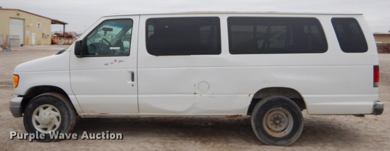 image for item ER9293 2003 Ford E350 Super Duty XLT van