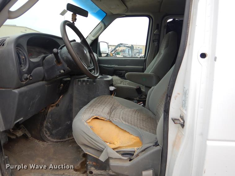 image for item ER9293 2003 Ford E350 Super Duty XLT van