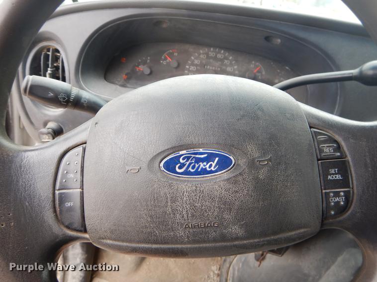 image for item ER9293 2003 Ford E350 Super Duty XLT van