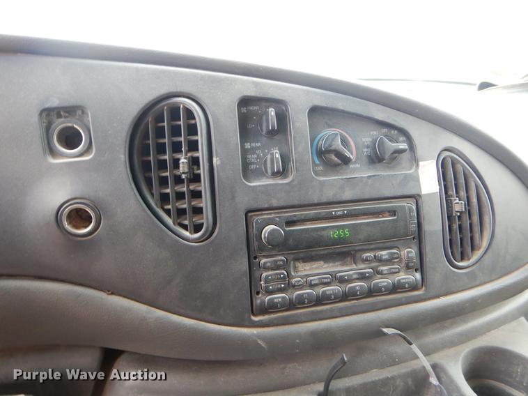 image for item ER9293 2003 Ford E350 Super Duty XLT van
