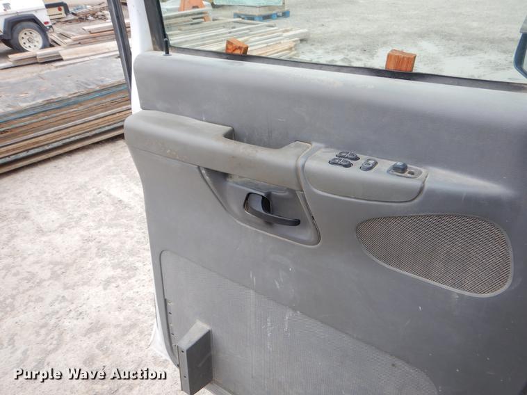 image for item ER9293 2003 Ford E350 Super Duty XLT van