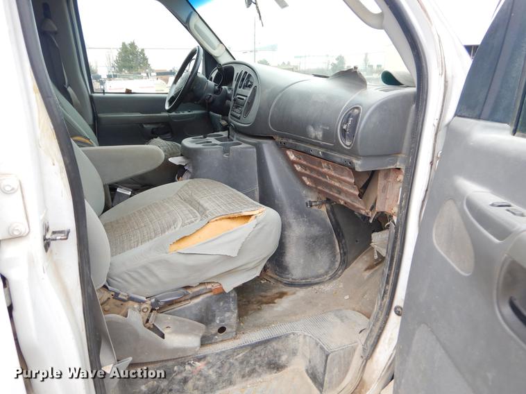 image for item ER9293 2003 Ford E350 Super Duty XLT van