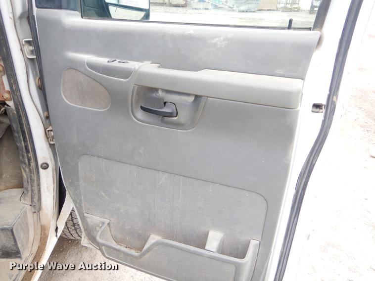 image for item ER9293 2003 Ford E350 Super Duty XLT van