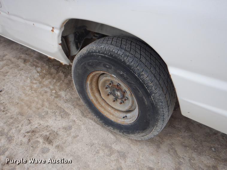 image for item ER9293 2003 Ford E350 Super Duty XLT van