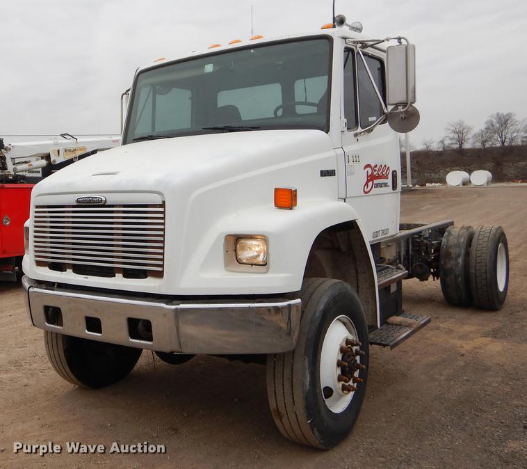 image for item ER9306 2001 Freightliner FL70 truck cab and chassis