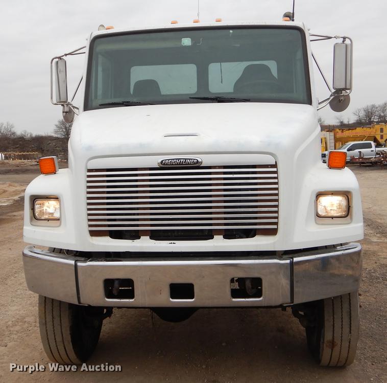 image for item ER9306 2001 Freightliner FL70 truck cab and chassis