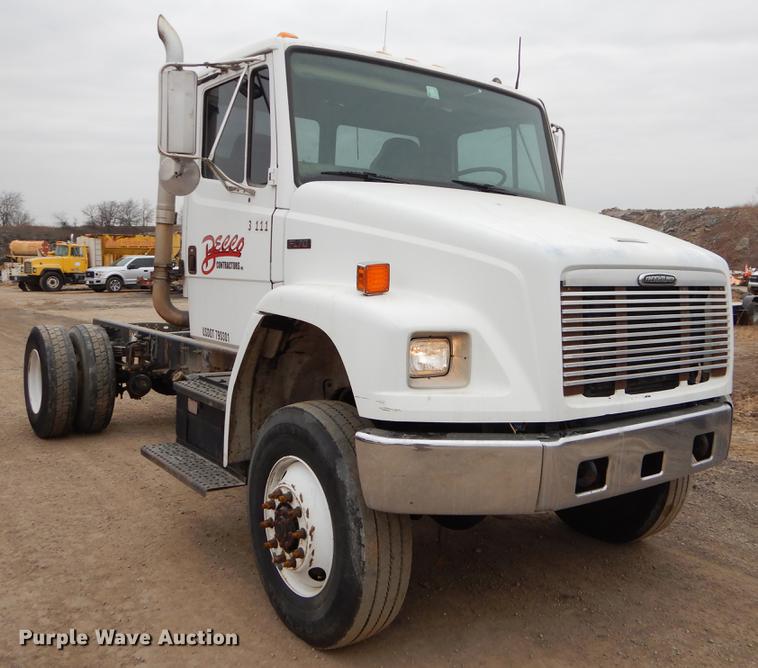 image for item ER9306 2001 Freightliner FL70 truck cab and chassis