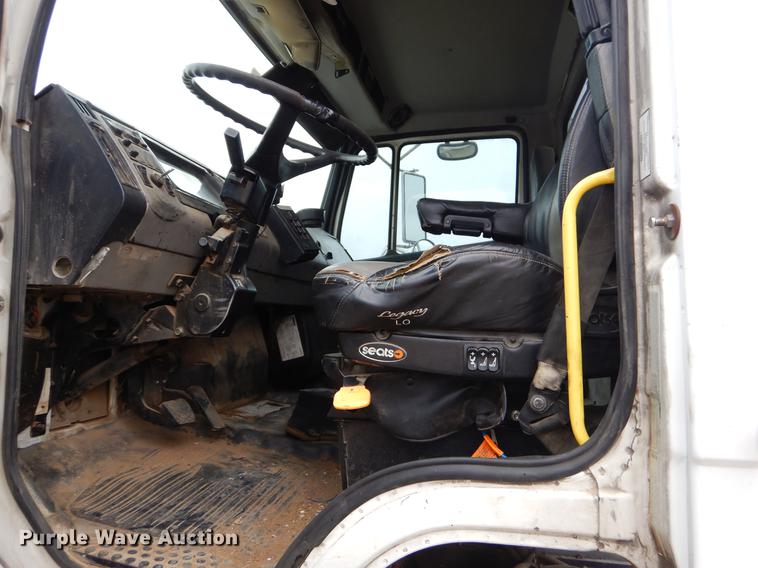 image for item ER9306 2001 Freightliner FL70 truck cab and chassis