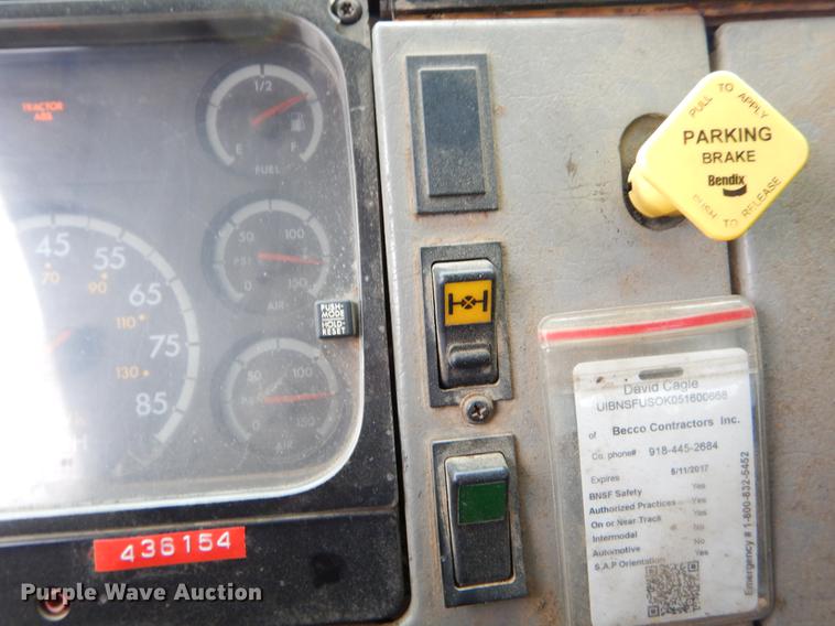 image for item ER9306 2001 Freightliner FL70 truck cab and chassis