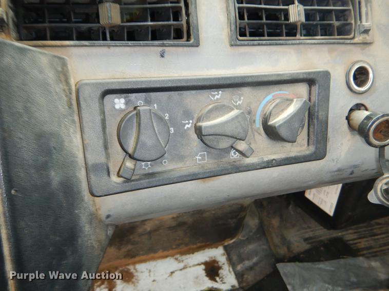 image for item ER9306 2001 Freightliner FL70 truck cab and chassis