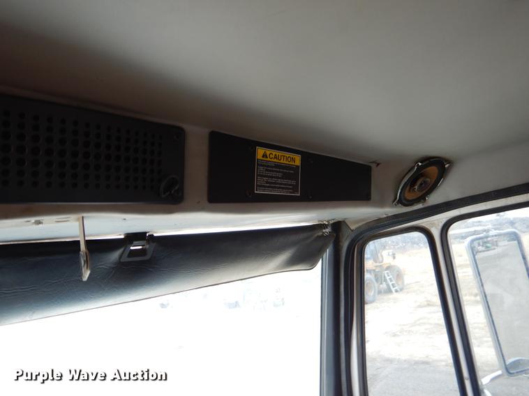 image for item ER9306 2001 Freightliner FL70 truck cab and chassis