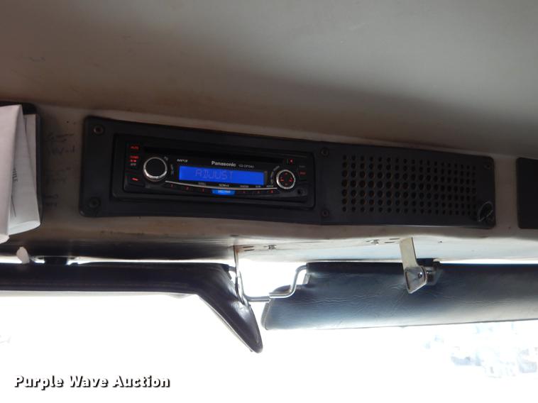 image for item ER9306 2001 Freightliner FL70 truck cab and chassis