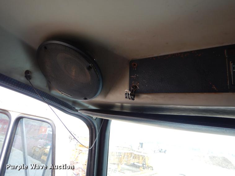 image for item ER9306 2001 Freightliner FL70 truck cab and chassis