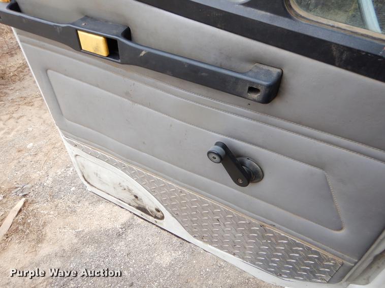 image for item ER9306 2001 Freightliner FL70 truck cab and chassis