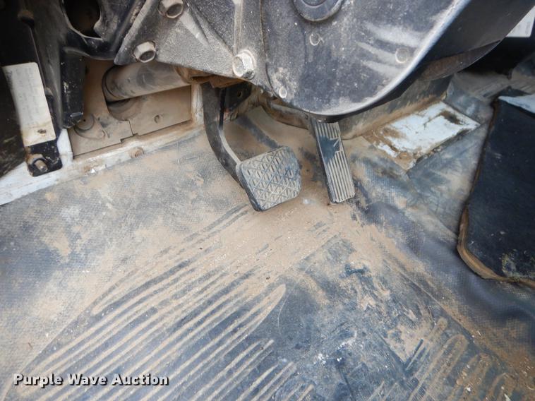 image for item ER9306 2001 Freightliner FL70 truck cab and chassis