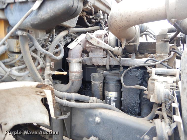 image for item ER9306 2001 Freightliner FL70 truck cab and chassis