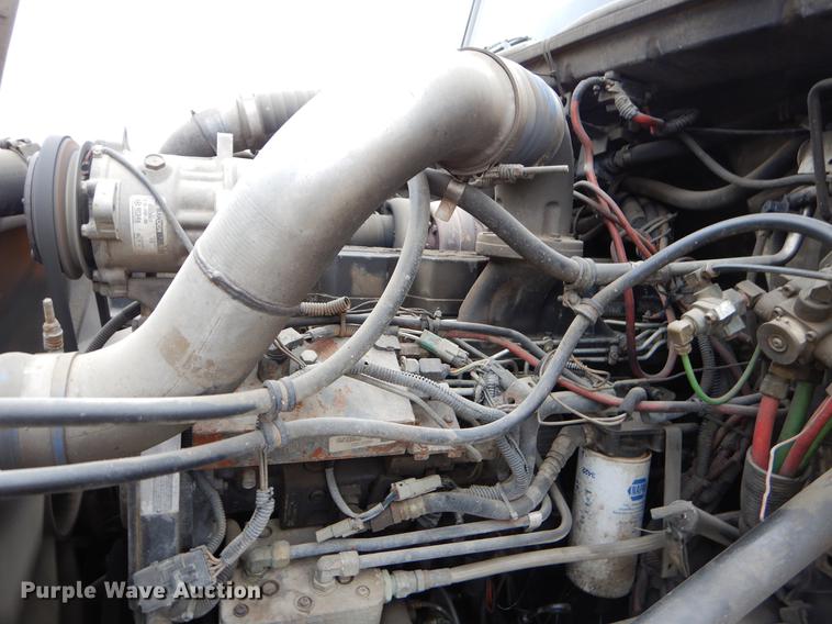 image for item ER9306 2001 Freightliner FL70 truck cab and chassis