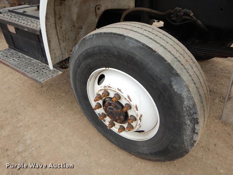 image for item ER9306 2001 Freightliner FL70 truck cab and chassis