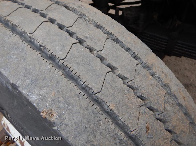 image for item ER9306 2001 Freightliner FL70 truck cab and chassis