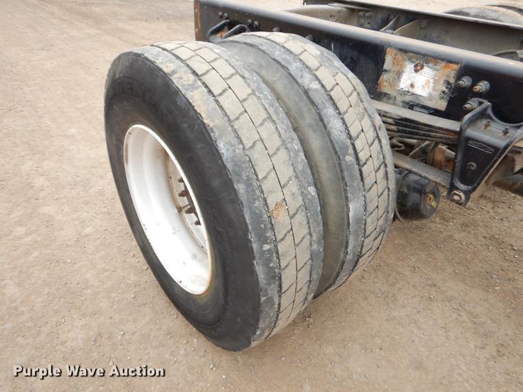 image for item ER9306 2001 Freightliner FL70 truck cab and chassis