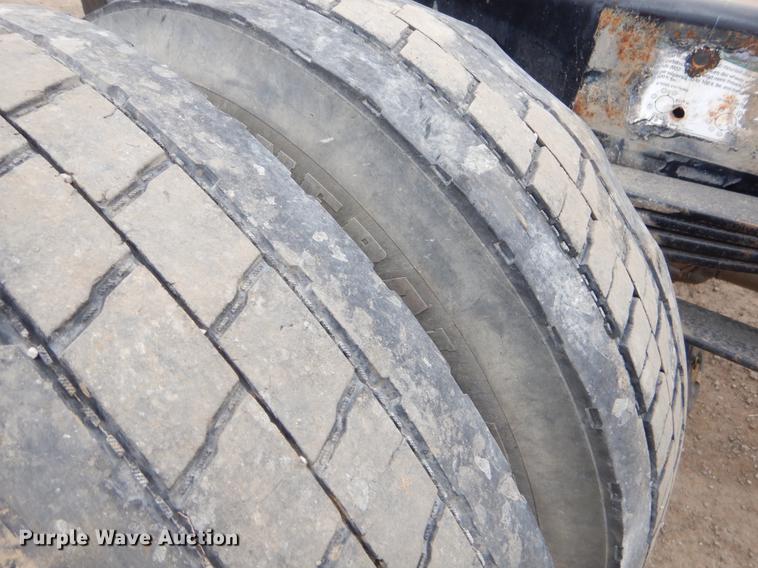 image for item ER9306 2001 Freightliner FL70 truck cab and chassis