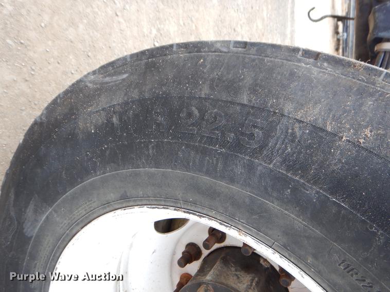 image for item ER9306 2001 Freightliner FL70 truck cab and chassis