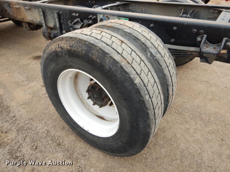 image for item ER9306 2001 Freightliner FL70 truck cab and chassis