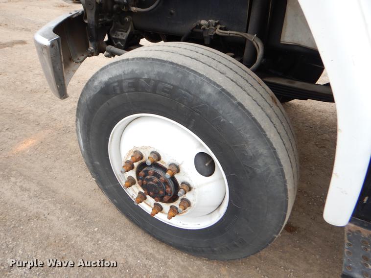 image for item ER9306 2001 Freightliner FL70 truck cab and chassis