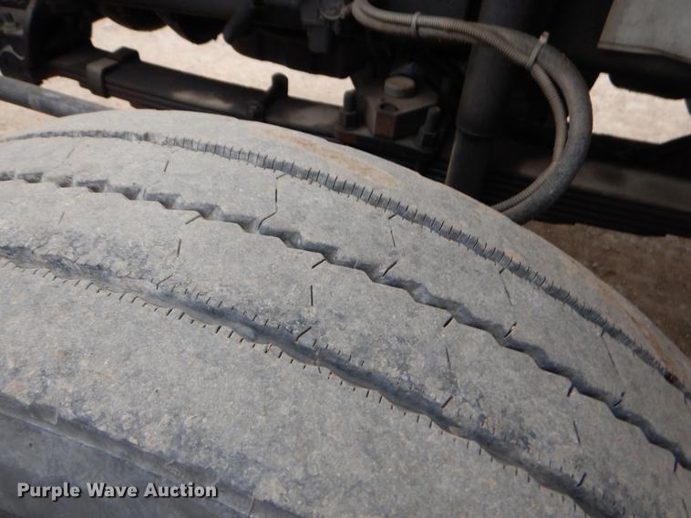 image for item ER9306 2001 Freightliner FL70 truck cab and chassis