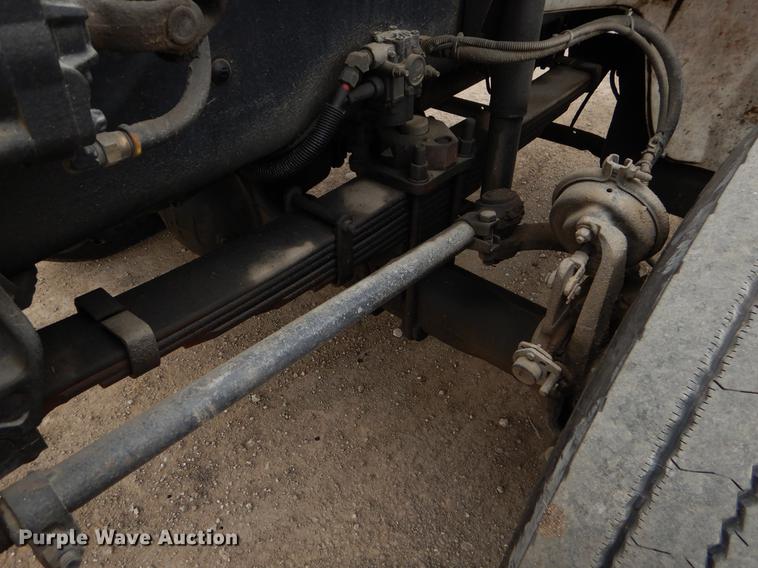 image for item ER9306 2001 Freightliner FL70 truck cab and chassis