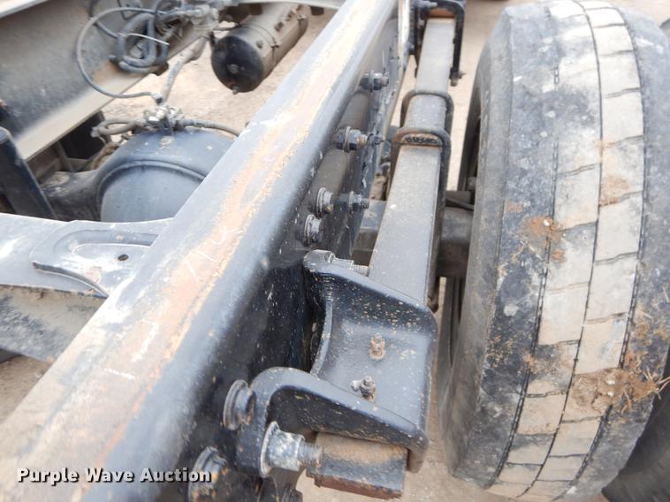 image for item ER9306 2001 Freightliner FL70 truck cab and chassis