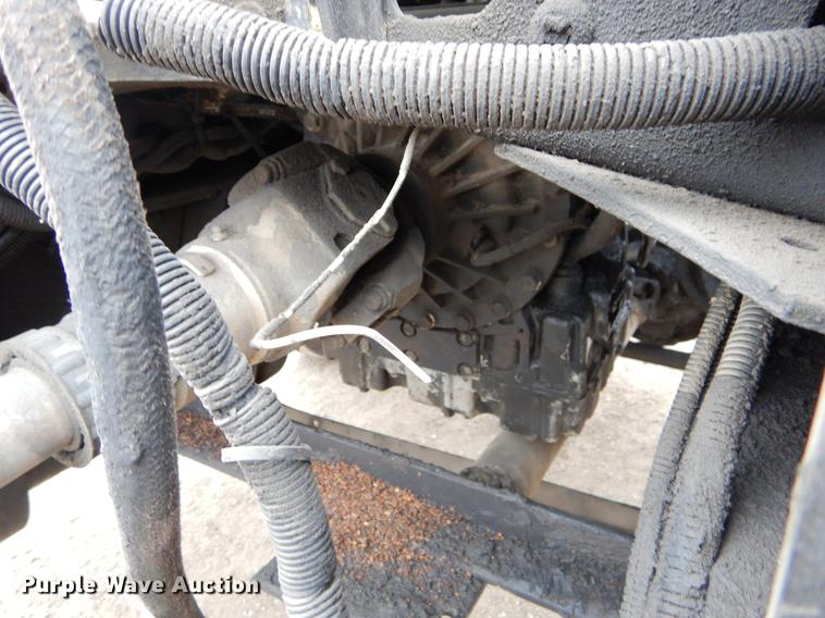 image for item ER9306 2001 Freightliner FL70 truck cab and chassis