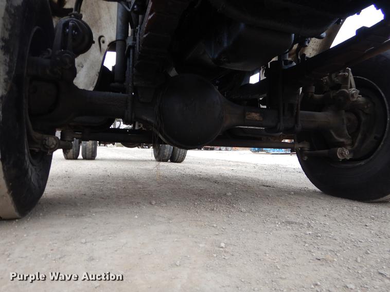 image for item ER9306 2001 Freightliner FL70 truck cab and chassis