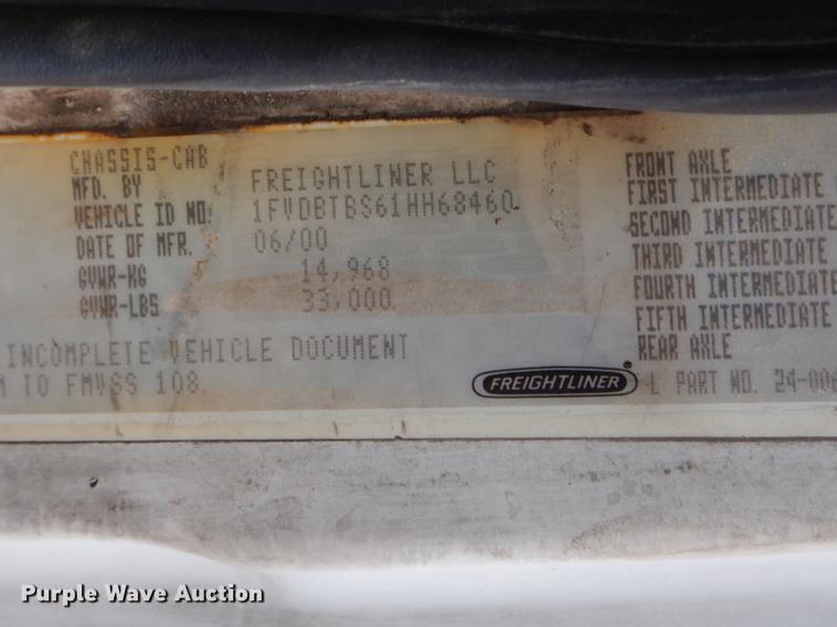 image for item ER9306 2001 Freightliner FL70 truck cab and chassis