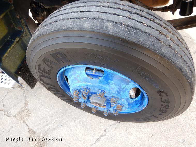 image for item ER9326 2005 Kenworth T300 propane fuel truck