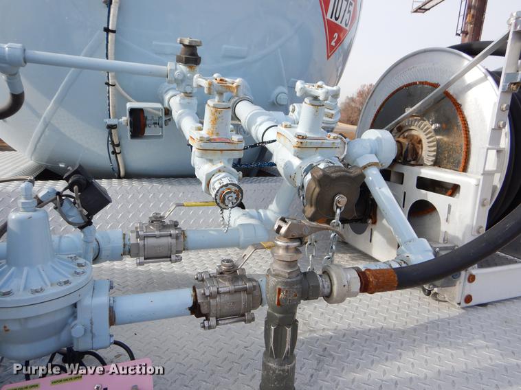 image for item ER9326 2005 Kenworth T300 propane fuel truck