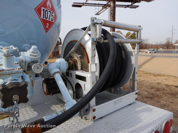 image for item ER9326 2005 Kenworth T300 propane fuel truck