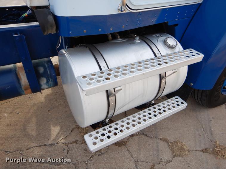 image for item ER9326 2005 Kenworth T300 propane fuel truck