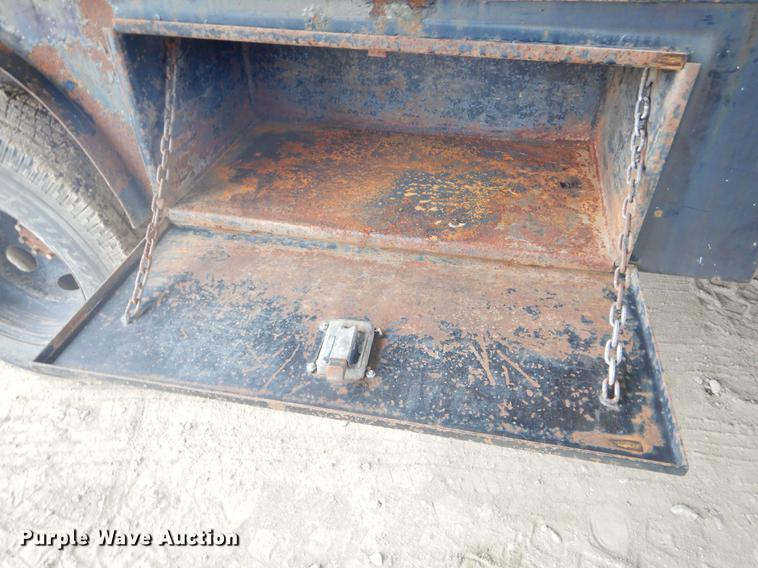 image for item EW9531 2002 Dodge Ram 3500 Laramie SLT flatbed pickup truck