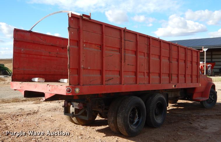 image for item EW9589 1969 Chevrolet C60 grain truck