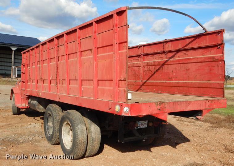 image for item EW9589 1969 Chevrolet C60 grain truck