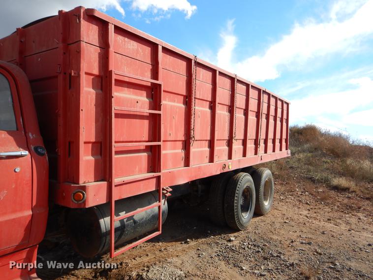 image for item EW9589 1969 Chevrolet C60 grain truck