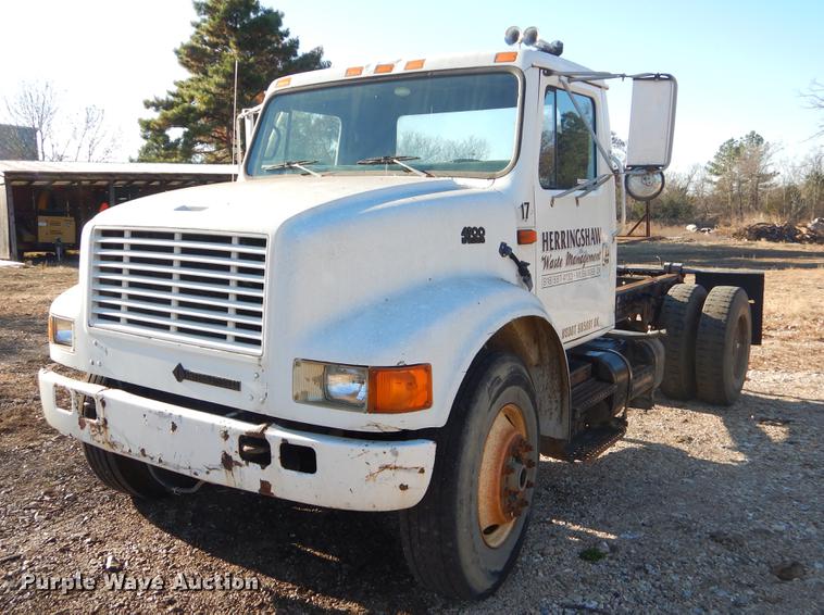 image for item EW9675 1995 International 4900 truck chassis
