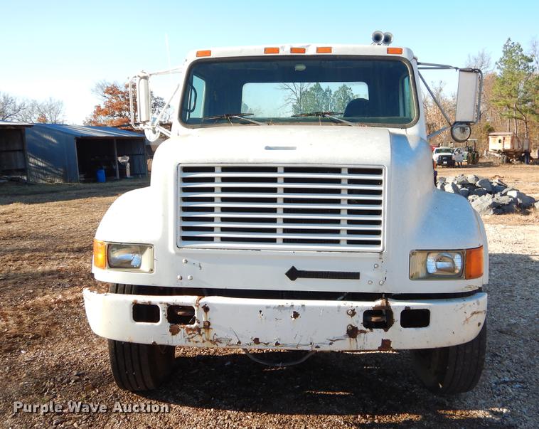 image for item EW9675 1995 International 4900 truck chassis