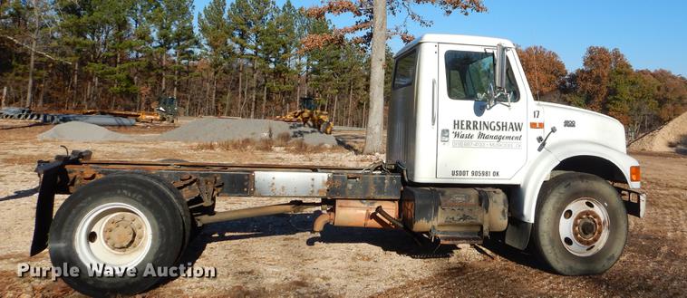 image for item EW9675 1995 International 4900 truck chassis