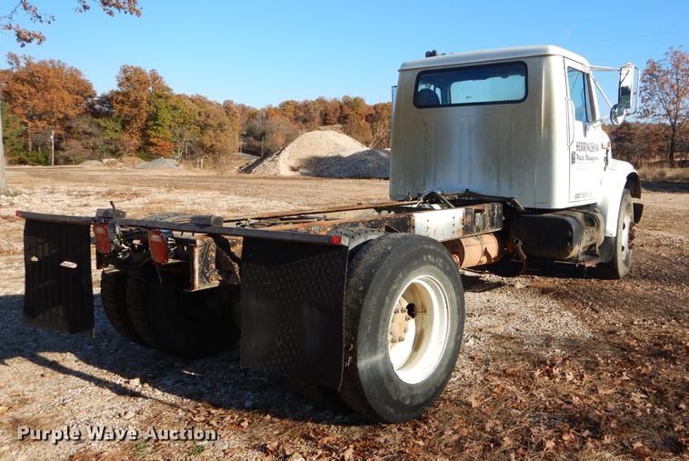 image for item EW9675 1995 International 4900 truck chassis