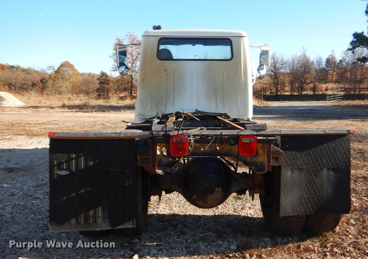 image for item EW9675 1995 International 4900 truck chassis